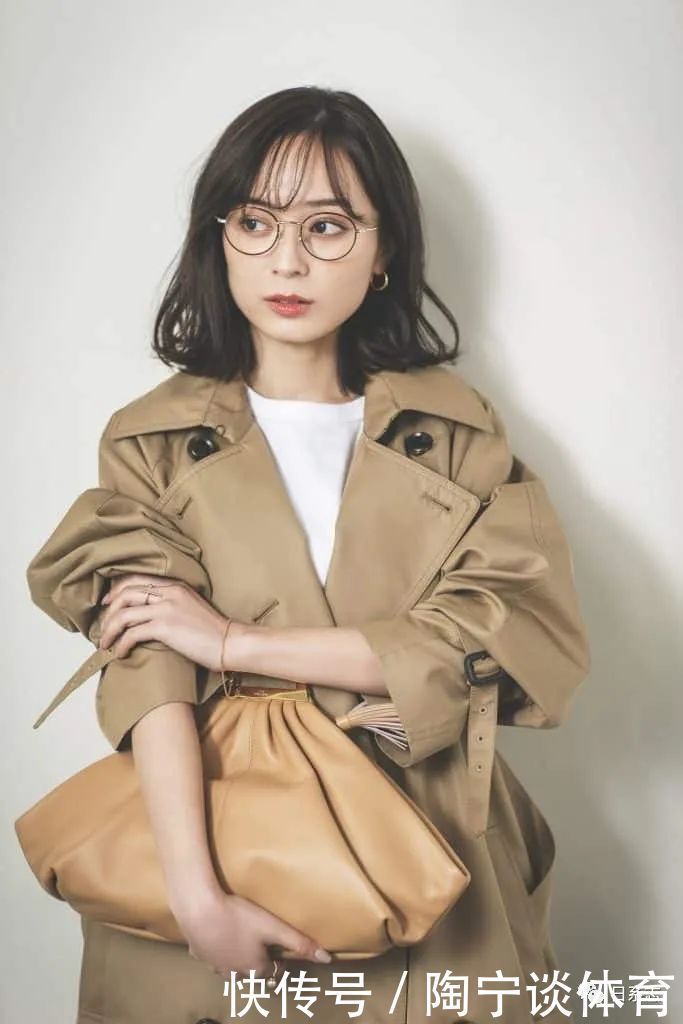 个子小的人怎么穿风衣?154cm的日本小姐姐有4个技巧