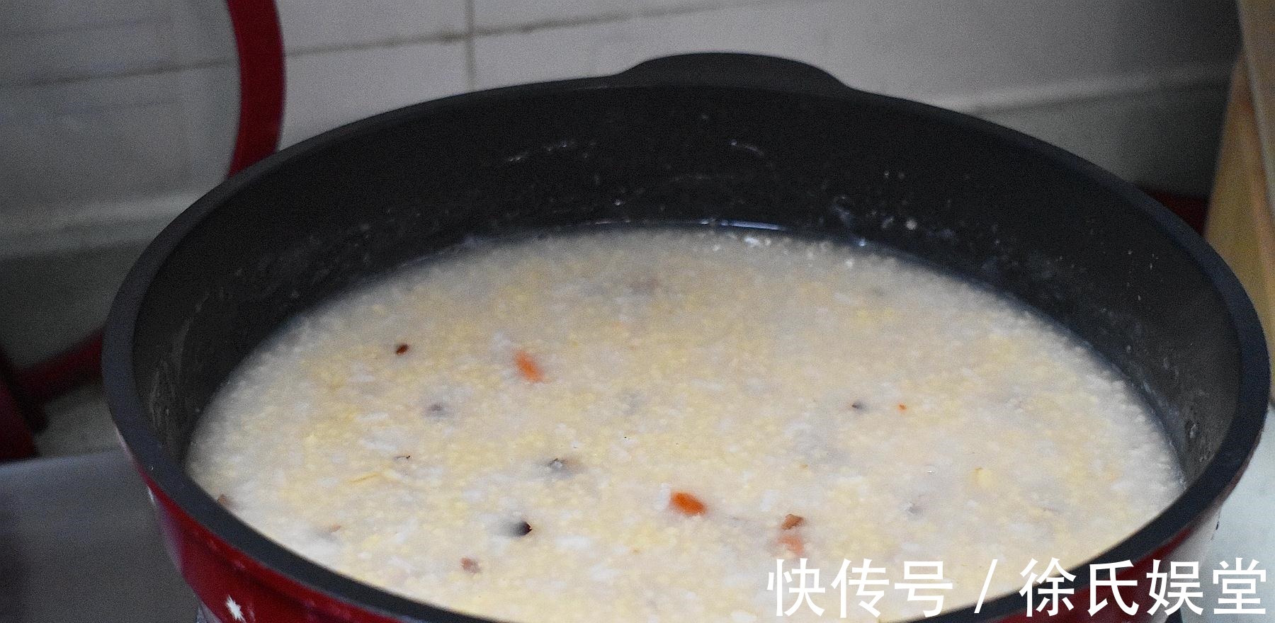 两人的早餐,有粥有糕点还有它们,好吃又营养,在家吃早餐最温馨