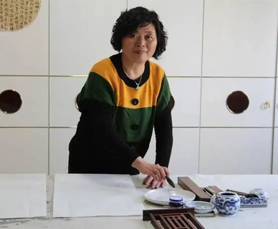 陈女士|女书法家陈萍笔法老辣,书协大佬自叹不如,对她称赞不已!