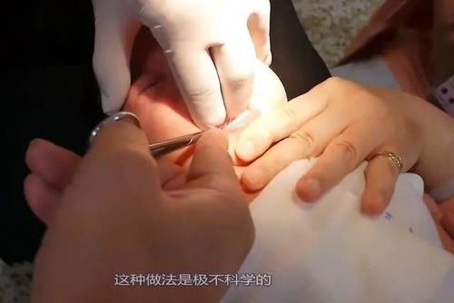 一个月|奶奶给满月孙子剃光眉毛,一个月后悔不当初,宝妈:您回老家吧