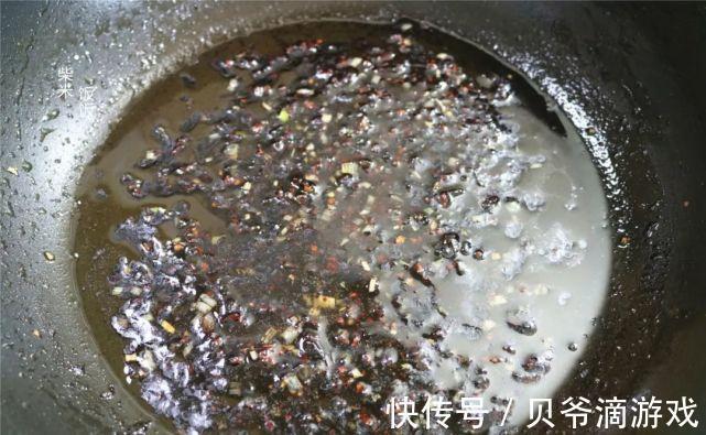 白菜包子这样做,不放一点肉,美味赛过大肉包,太好吃了