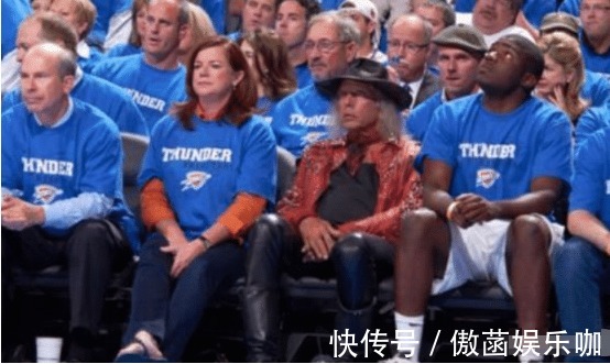 籃球員|他花兩億看了60年NBA,只坐最貴的第一排,每場(chǎng)都有不同超模相伴