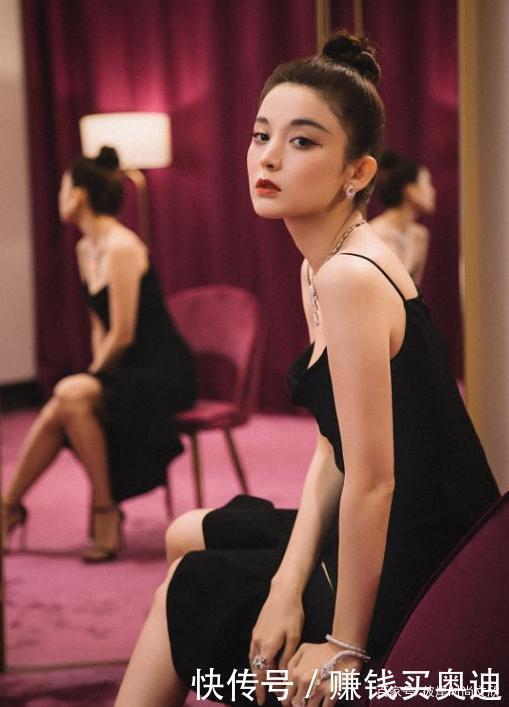 娜扎穿吊带鱼尾裙耀身材，但发型却暴露隐藏问题，想藏都藏不住！