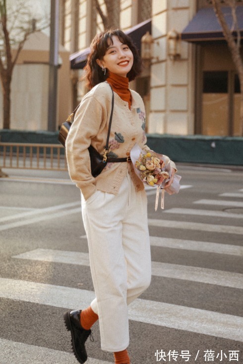 时髦 秋末冬初怎么穿才时髦?换上“大衣+九分裤”,高级感扑面而来