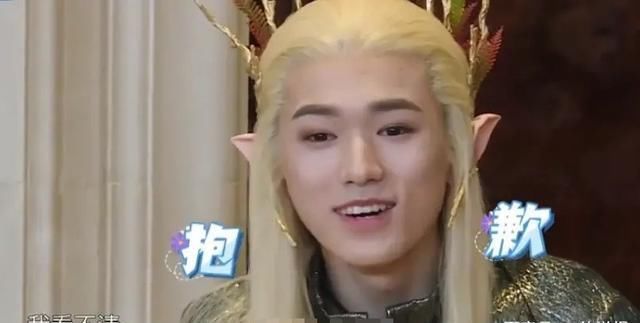 王牌家族清早被掀被子，素颜曝光，范丞丞认不出张小斐包场求原谅