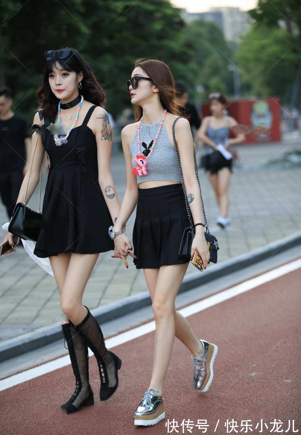 优雅|这么优雅的80后贵妇,穿着精致的高跟鞋,就算我未婚,我也愿意