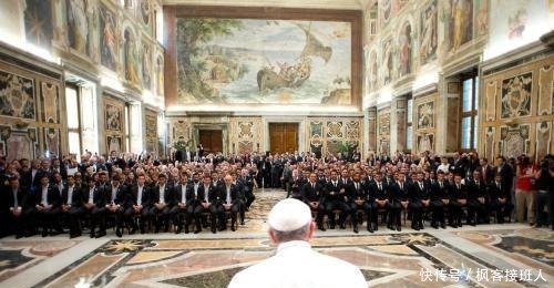 卡诺莎之辱德皇和妻子在风雪中站立三天三夜,祈求教皇的原谅!