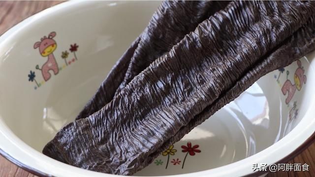 人造肉炒菠菜，想不到这么好吃，做法简单又快速，吃1次就忘不了