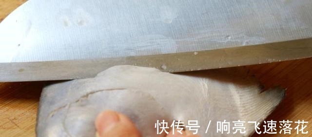 鲳鱼这样做,酥脆可口,鲜嫩好吃,老人孩子都能吃!