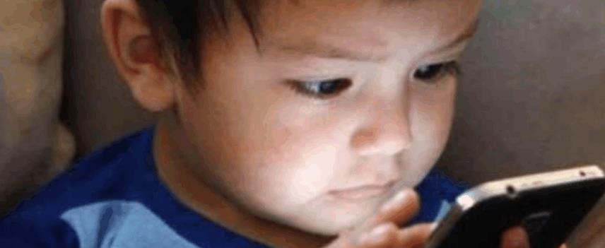 智能手机|宝宝每天玩两个小时的手机, 长大后智力会产生什么变化, 你知道吗!