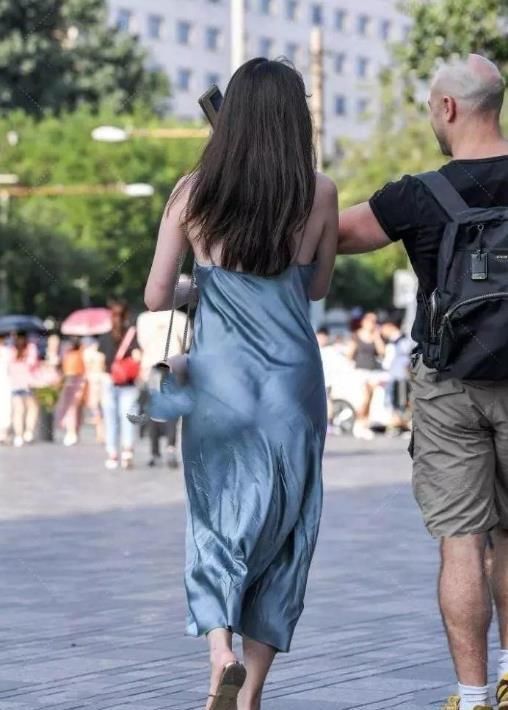 头发|夏天的风正“暖暖”吹过,穿过头发拂起裙摆