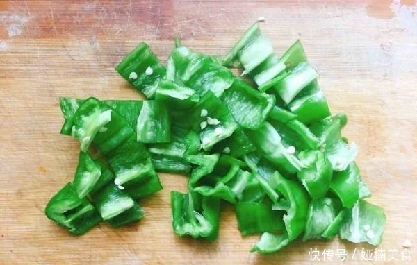 炒茄子还在加酱油?换成“它”,茄子一点不黑,不油更入味