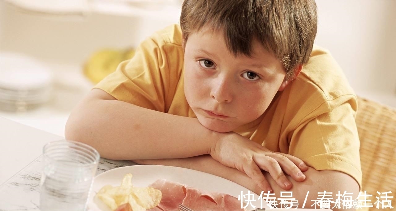 上门|宝宝身上几个信号,多半是由于积食上门了,别傻傻都不知道!