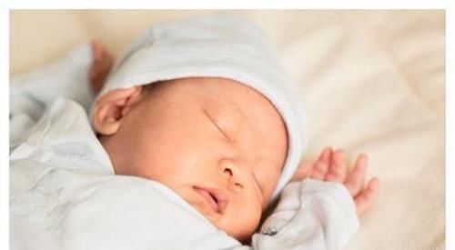 妈妈们|为何新生儿哈欠连天就是不睡?不是不困,而是家长的这些行为导致
