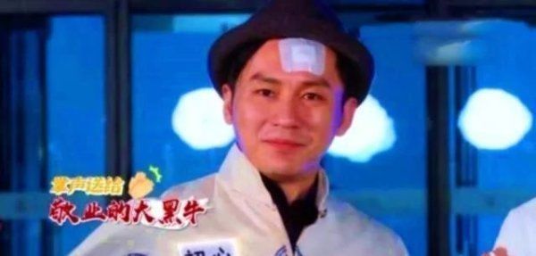 b郑恺获纯金全勤奖,有谁注意李晨和baby的表情,真的一言难尽