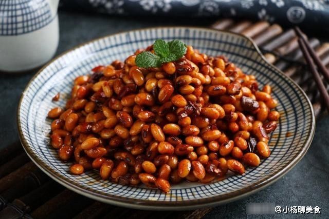 想要黄豆更软糯？炒之前有2步要准备，滋补又下饭