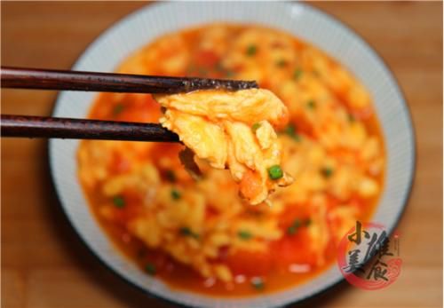 年薪38万大厨做的“西红柿炒鸡蛋”，操作手法太牛了，顺序是关键