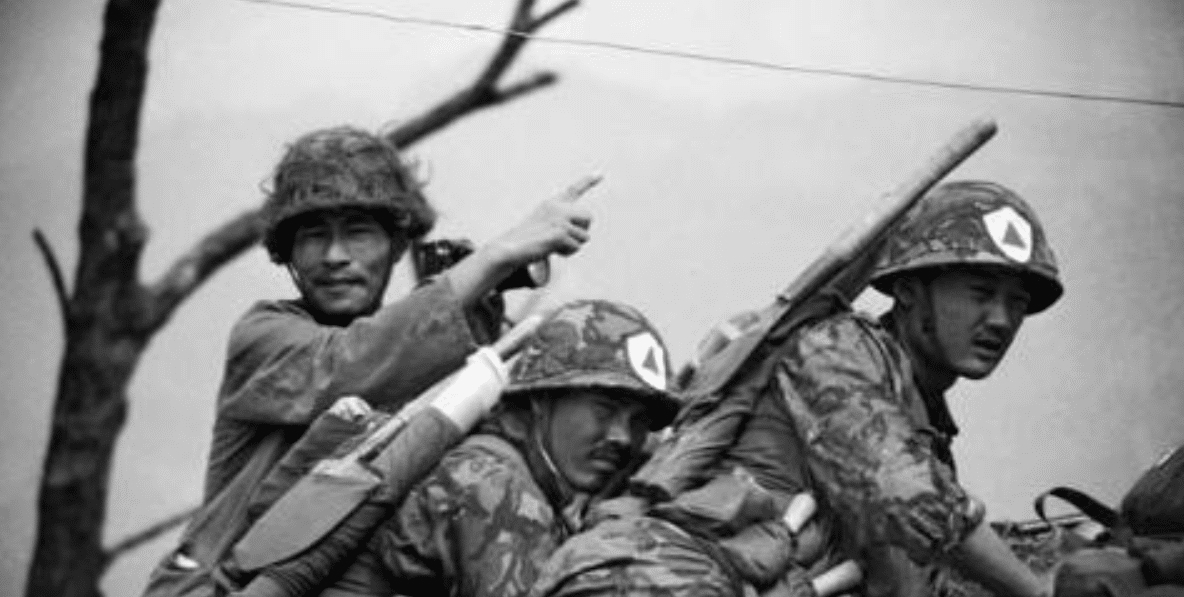 老山战役,他孤身一人击毙18人,转业后遭