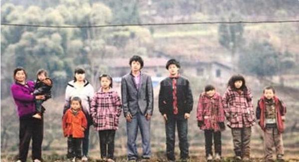 家庭|夫妻俩15年生11个孩子,指望一个孩子有出息,如今却被现实打脸