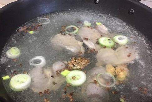 低脂肪凉拌菜，酸辣凉爽，打开胃口，一大盆还不够吃，消食胃舒服