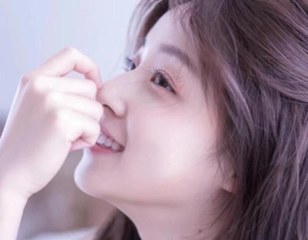 女生想鼻子越来越挺,坚持3动作,逆袭“水滴鼻”,校花都自愧不如哟