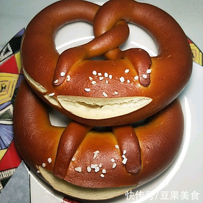 碱水面包的经典做法，不会你就Out了