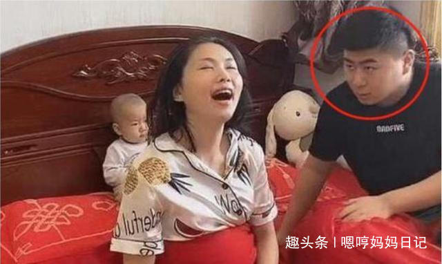 婴儿床|一家三口午睡照火了,父母呼呼大睡宝宝独坐床头,网友孩子真难