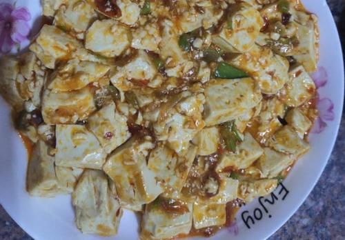 两块钱一斤的老豆腐，一炒一煎就是舌尖美味，上来几下成光盘