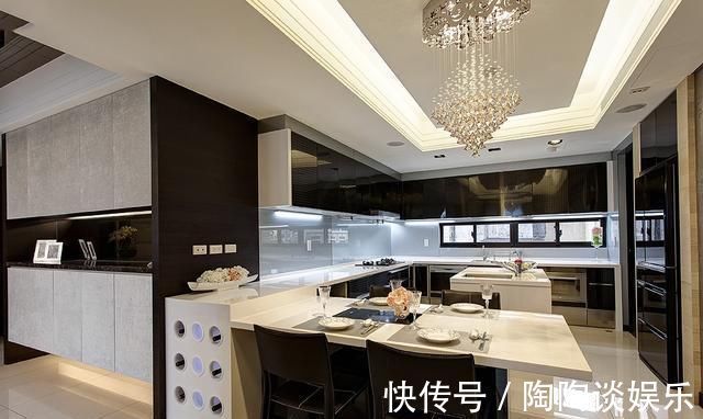 新房|新房装修太漂亮了,玄关吊顶竟然是镜面的设计不禁让人眼前一亮