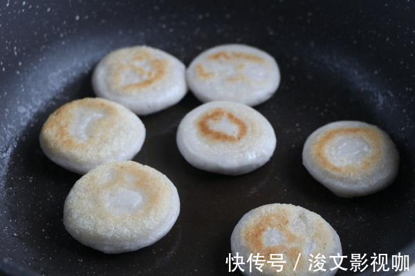 芋头做成的红糍粑，1块芋头1把糯米饭，软糯又香甜