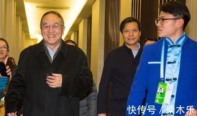 柳传志|华为不比联想差，商界大佬却只和柳传志合影，而任正非被冷落一旁