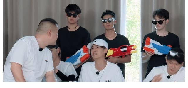 德云社|《德云斗笑社》抢先看,想做大哥的秦霄贤,要邀请高圆圆做女嘉宾