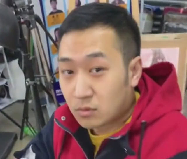 艺考!美术生为了偷懒,在脸上画了一副眼镜,老师差点被瞒天过海