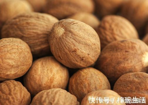 炖肉时,别只会放花椒八角了,多放2味料,越炖越软烂,越炖越香