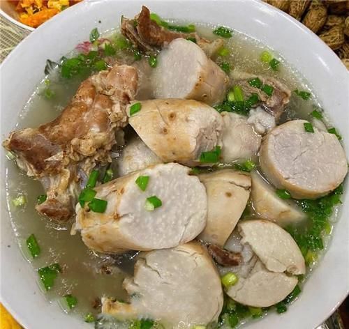 周末在家下厨做拿手家常菜，一上桌孩子就抢光，给家人露了一手