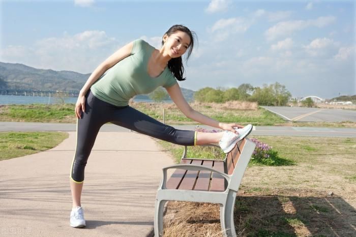 中年|每天喝牛奶能补钙清华教授大错特错,真正补钙的是这3事