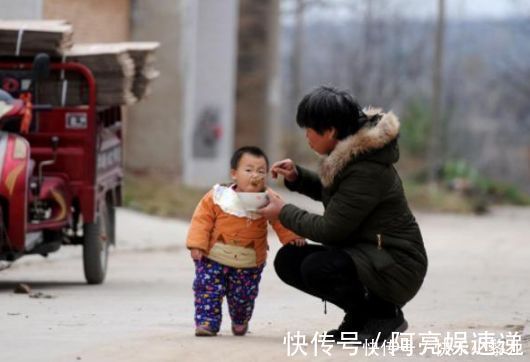 咀嚼|不可再给孩子吃2种饭了,为肠胃造成很大负担,影响孩子的成长!