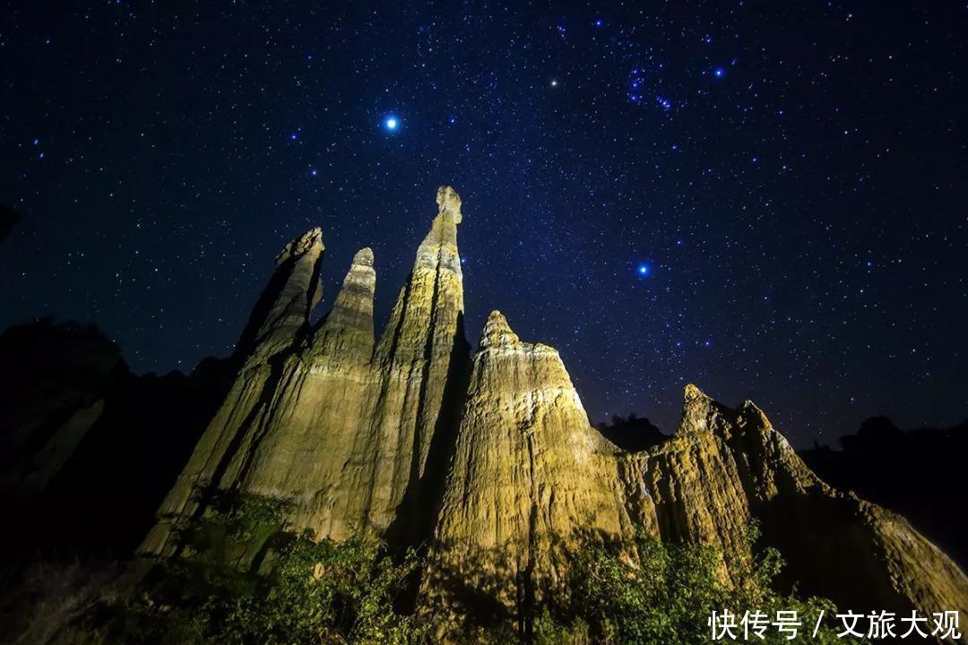 简直|组图！云南楚雄元谋土林的星空、银河，简直绝了