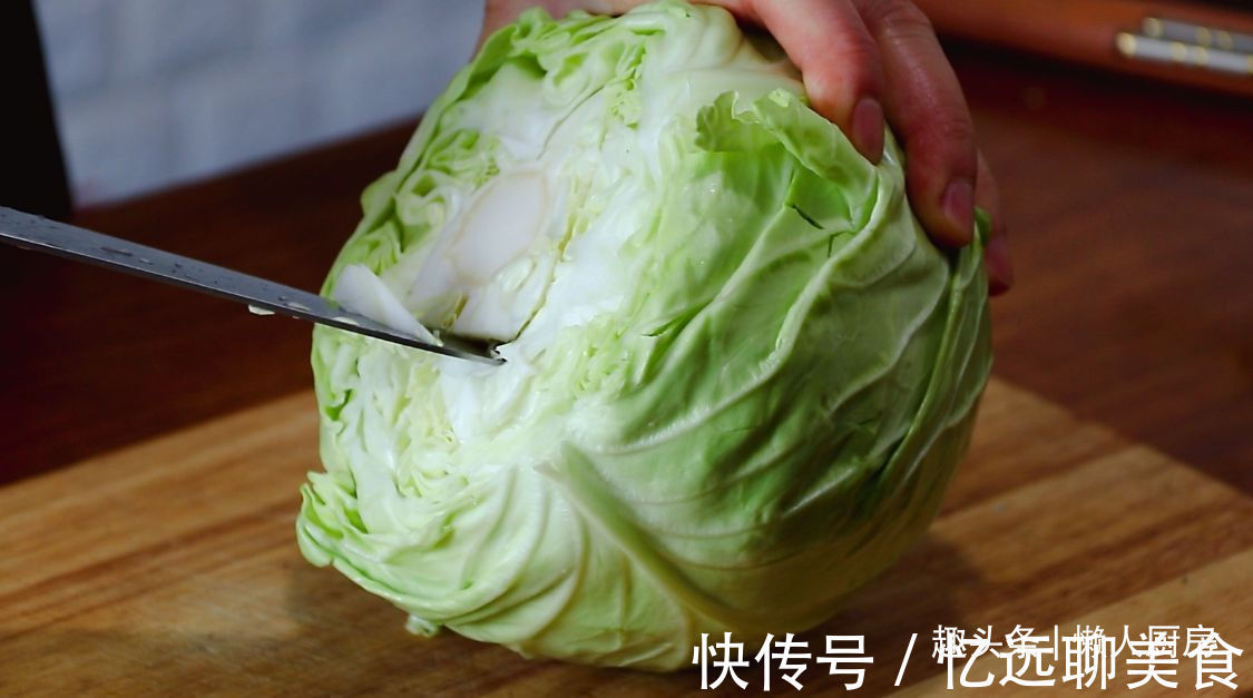 小段|夏天我家就爱这样吃包菜，1.5元一个包菜，人人都吃得起