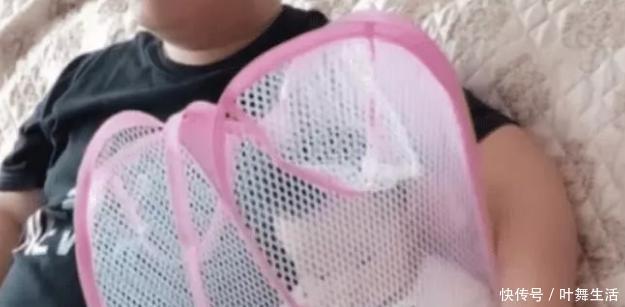 萌娃|“巨省事奶爸”在家带娃看电视火了，萌娃心里苦！咋回事？