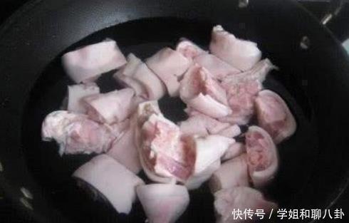 炖猪蹄，牢记“3个”小窍门，猪蹄味道香，无腥臭味，软烂美味