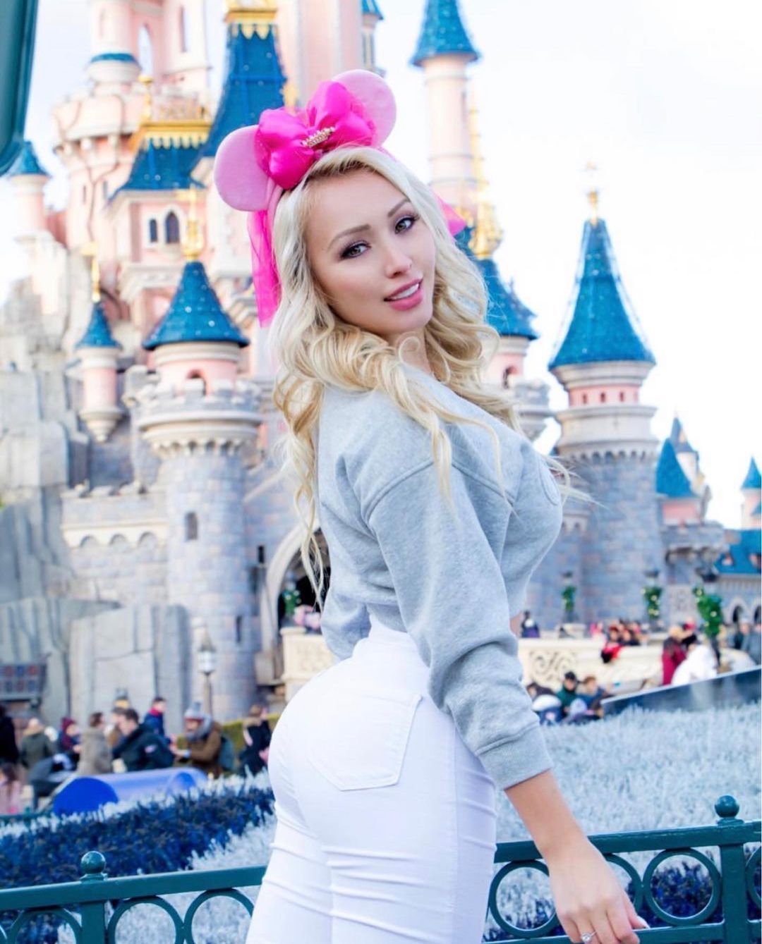 沙漏|智利小姐亚军,E罩杯枊腰翘臀组成妖艳的“沙漏”身材,如何练的