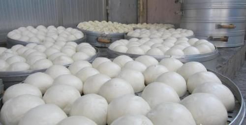 包子店是怎么发面的,为什么他们包好包子直接就放到蒸笼里蒸了?