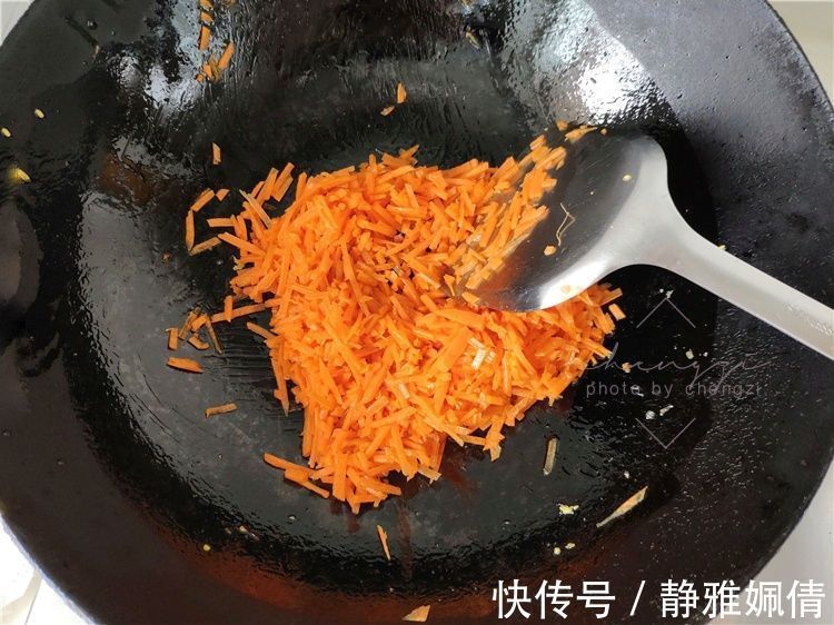 包子|素馅包子怎么调馅不出水?好方法交给你,咬一口鲜嫩多汁,真鲜啊