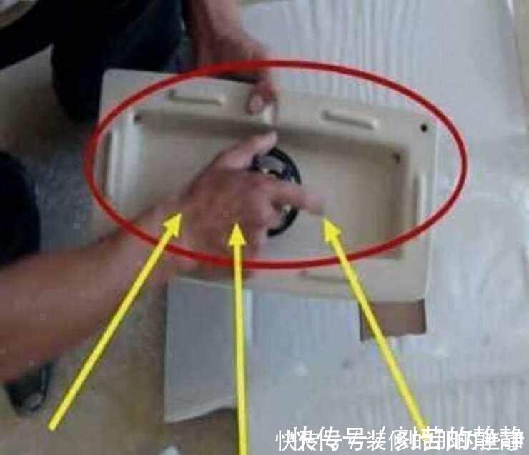 安装|很多人装马桶忘了装这个东西,卫生间越用越臭,后悔入住才察觉