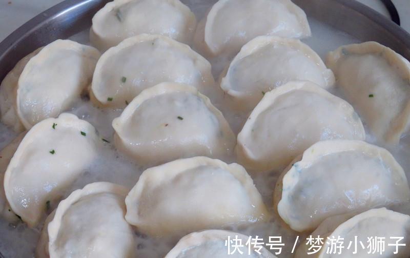 面食我家就爱这样做，馅料鲜美营养，外壳金黄焦香，总吃不够