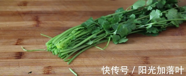 小米椒|黄瓜百吃不厌的做法，爽脆可口，比吃肉还解馋，天天吃不够！