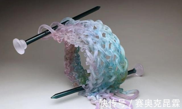 色彩#她是用玻璃雕塑“织毛衣”的第一人,这质感极其逼真!手太牛逼了