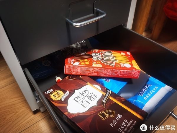 滚轮|桌面改造 篇三：桌下储物空间扩容——199元宜家HELMER 海尔默金属抽屉柜