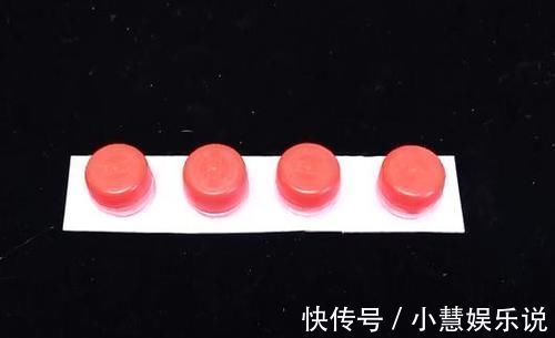 把两个塑料瓶盖粘在一起,挂在裤子上,用起来太方便了,太棒了